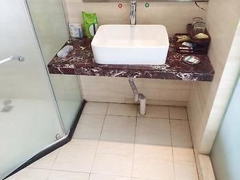 Danfengbailu Business Hotel Нанчан Екстериор снимка