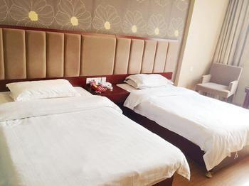 Danfengbailu Business Hotel Нанчан Екстериор снимка
